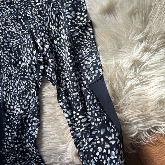 ATHLETA Spotty All In Crop Leggings - Picture 3 of 5